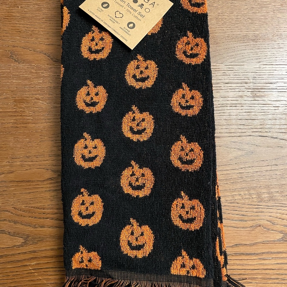NWT Casaba Halloween Pumpkin Kitchen Towels Pack of 2 NEW